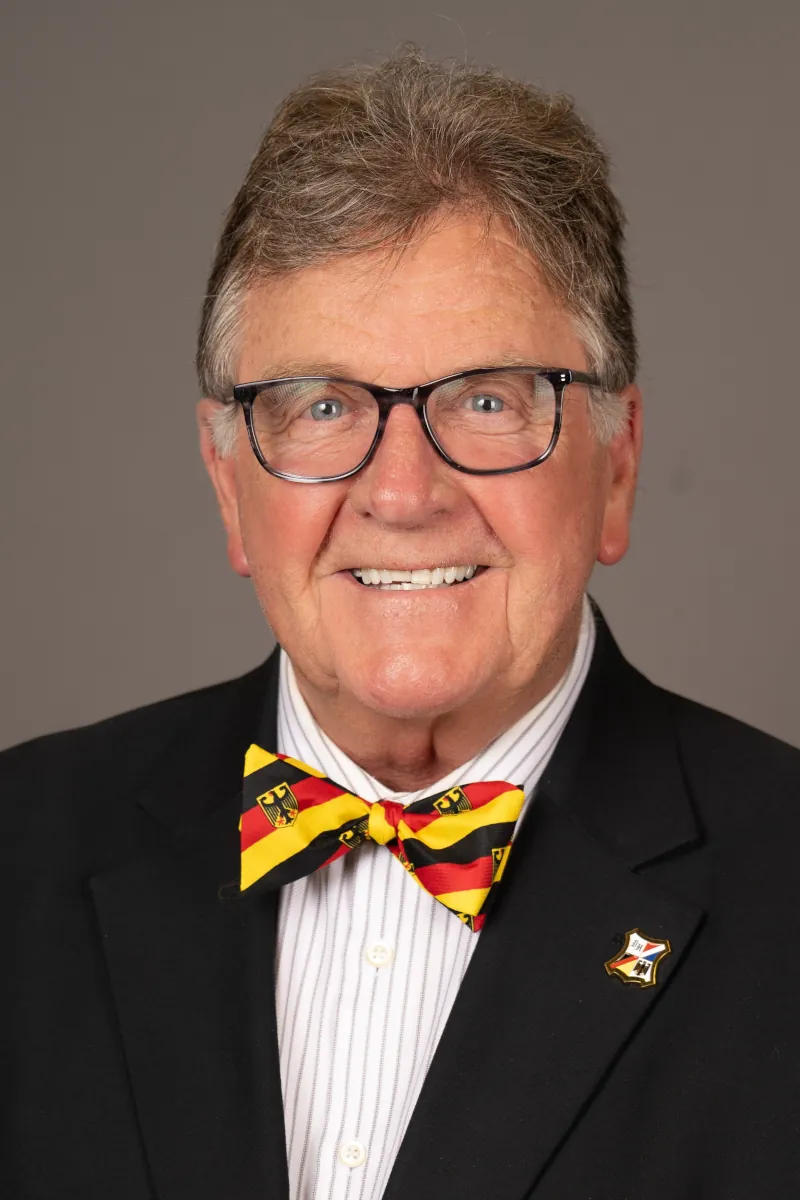 Henry_Dean_DH_Headshot_Cropped_800x1200